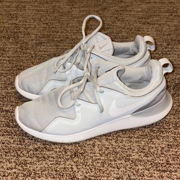 Nike Tessen Women's Running Shoes - Picture 1 of 5
